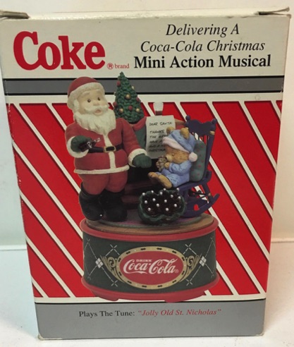 3035-1 € 27,50 coca cola muziekdoos kerstman met beertje ca 15 cm.jpeg